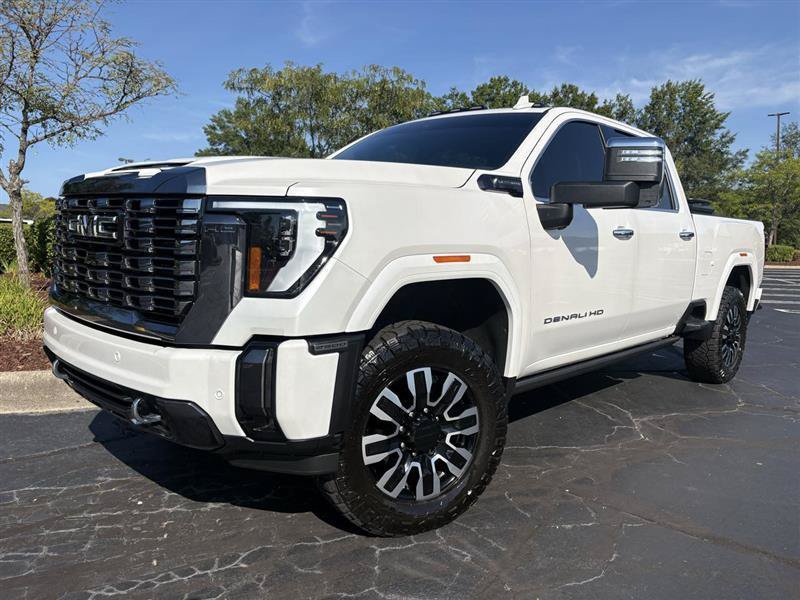 Used 2024 GMC Sierra 2500 Denali Ultimate AWD/4WD image 4