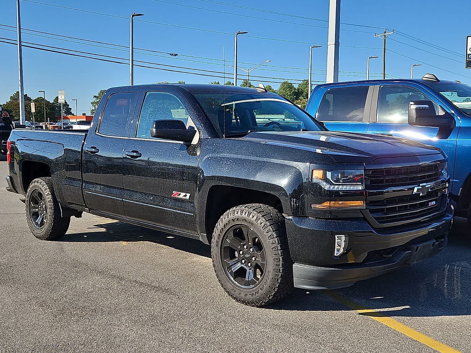 Used 2017 Chevrolet Silverado 1500 LT w/ Midnight Edition AWD/4WD image 2