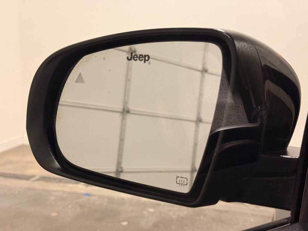 Used 2024 Jeep Compass Latitude image 12