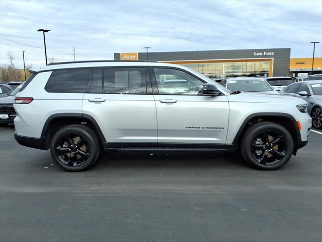 Used 2023 Jeep Grand Cherokee L Laredo image 29