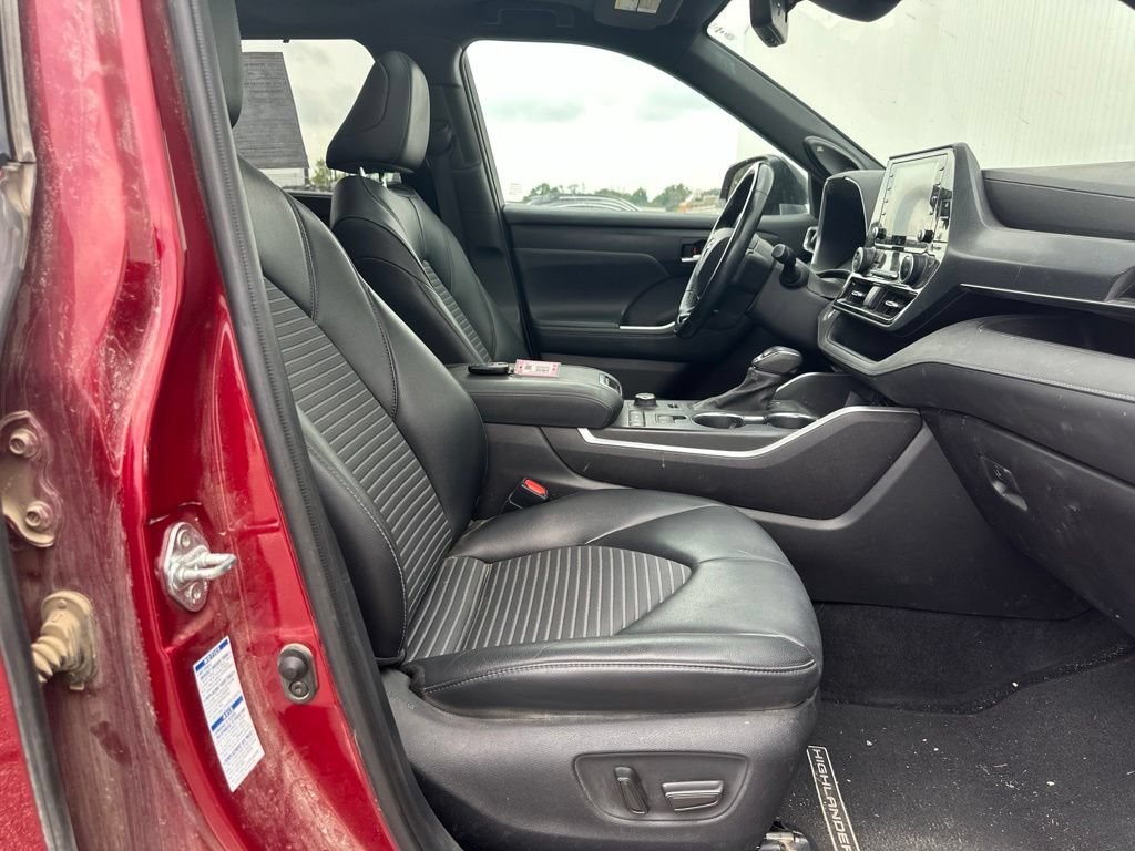 Used 2021 Toyota Highlander XSE AWD/4WD image 34