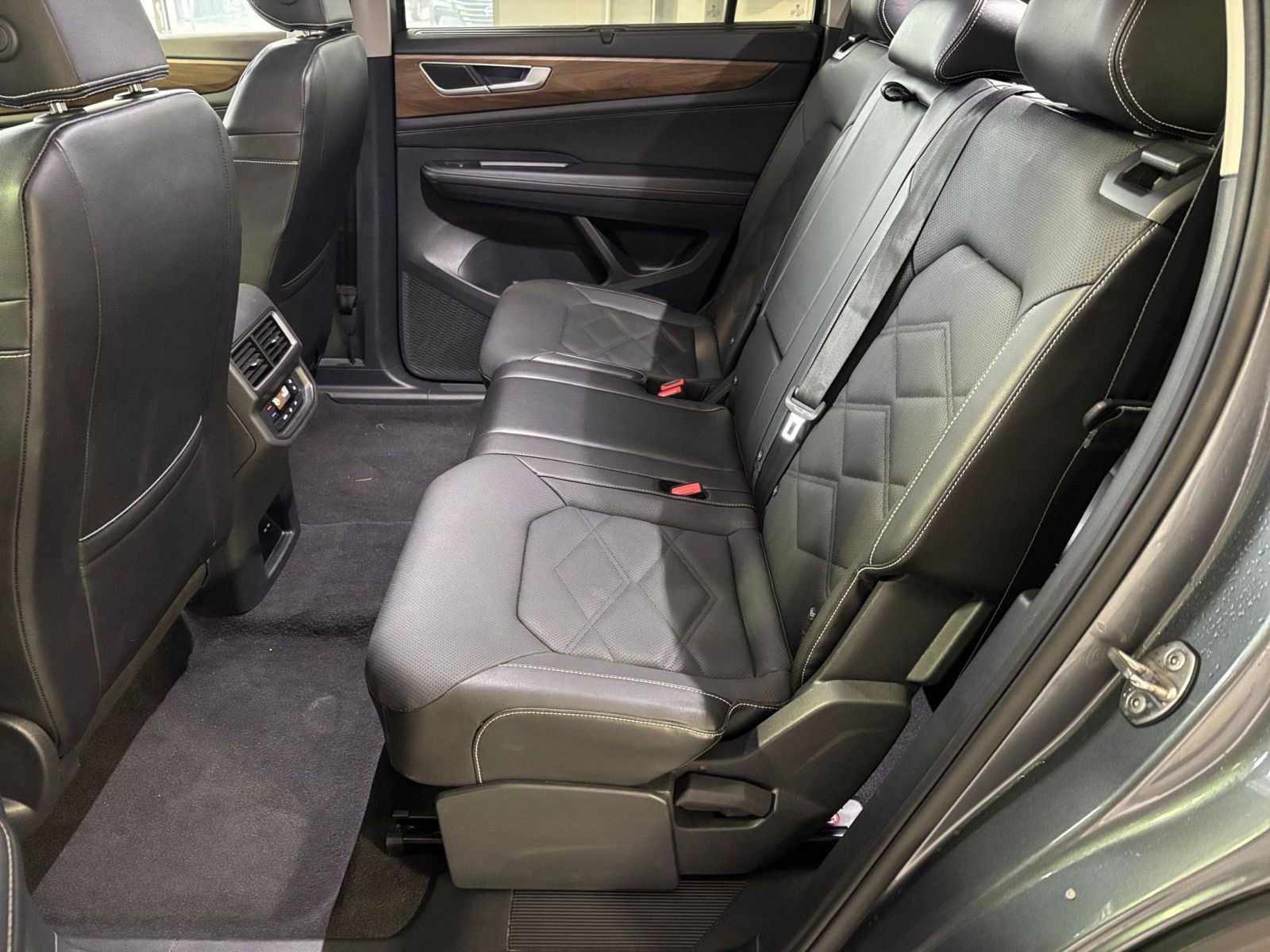 Used 2025 Volkswagen Atlas SE image 26