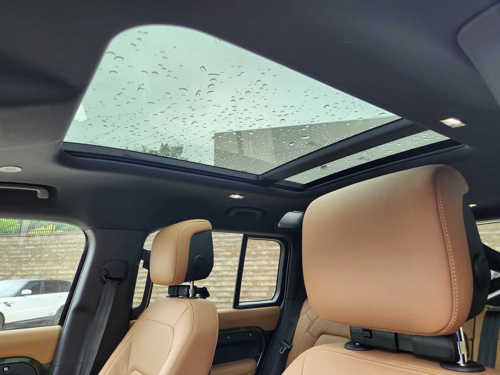 New 2026 Land Rover Defender 110 X-Dynamic SE AWD/4WD image 10