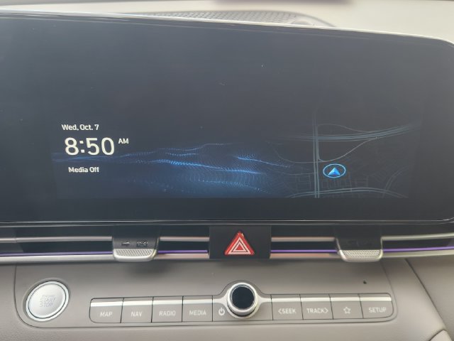 Used 2024 Hyundai Elantra Blue FWD image 17