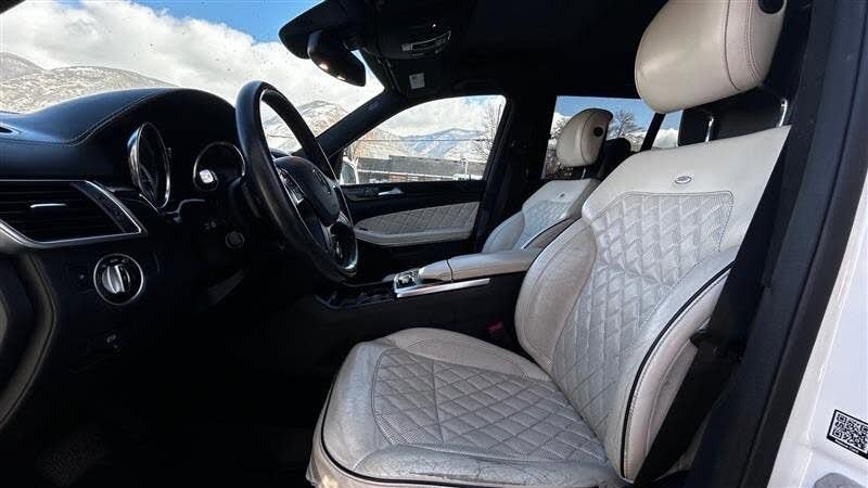 Used 2015 Mercedes-Benz GL 550 4MATIC w/ Driver Assistance Package image 10