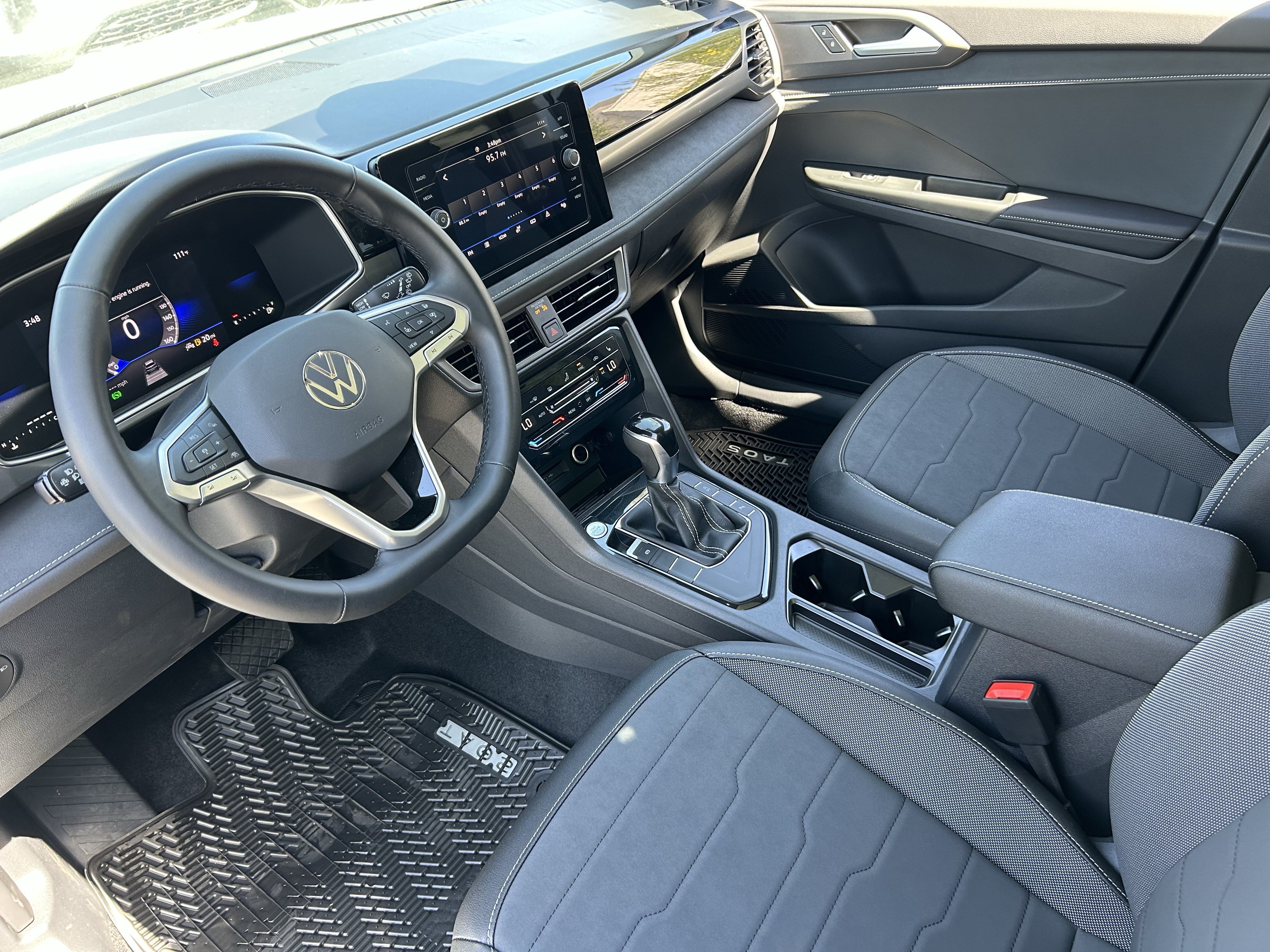 New 2026 Volkswagen Taos SE FWD image 15