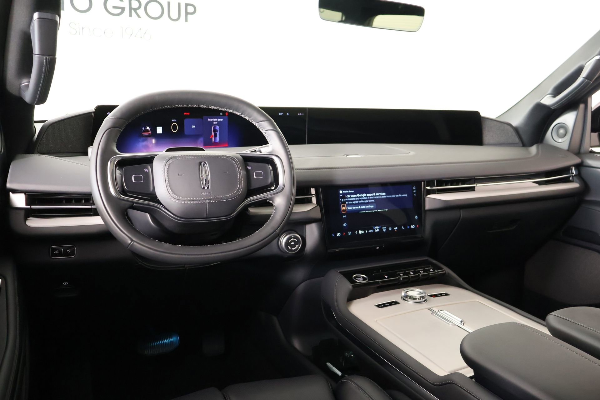New 2026 Lincoln Navigator L Reserve w/ Jet Appearance Package AWD/4WD image 2
