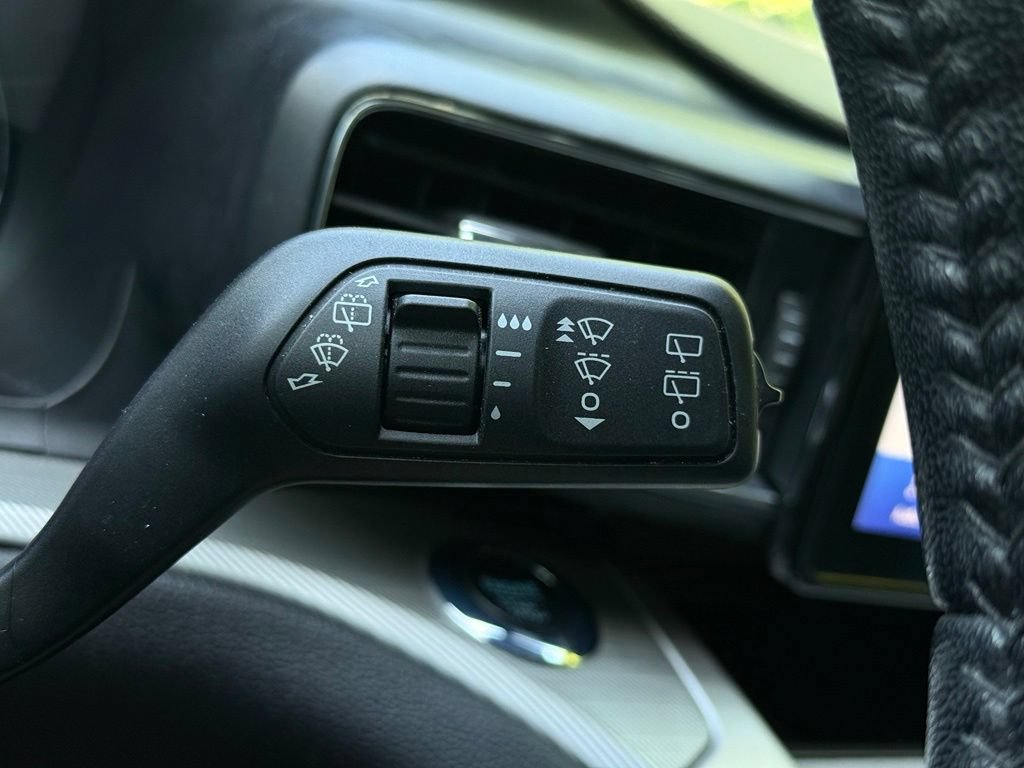 Used 2022 Ford Explorer XLT w/ Equipment Group 202A RWD image 33