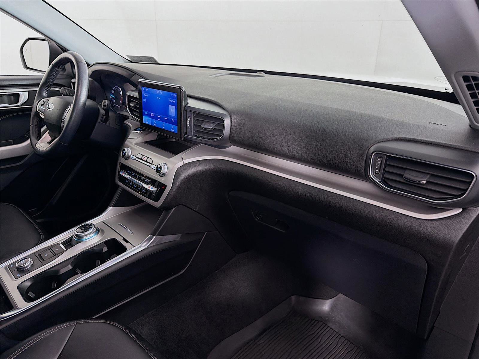 Used 2022 Ford Explorer XLT w/ Equipment Group 202A image 30