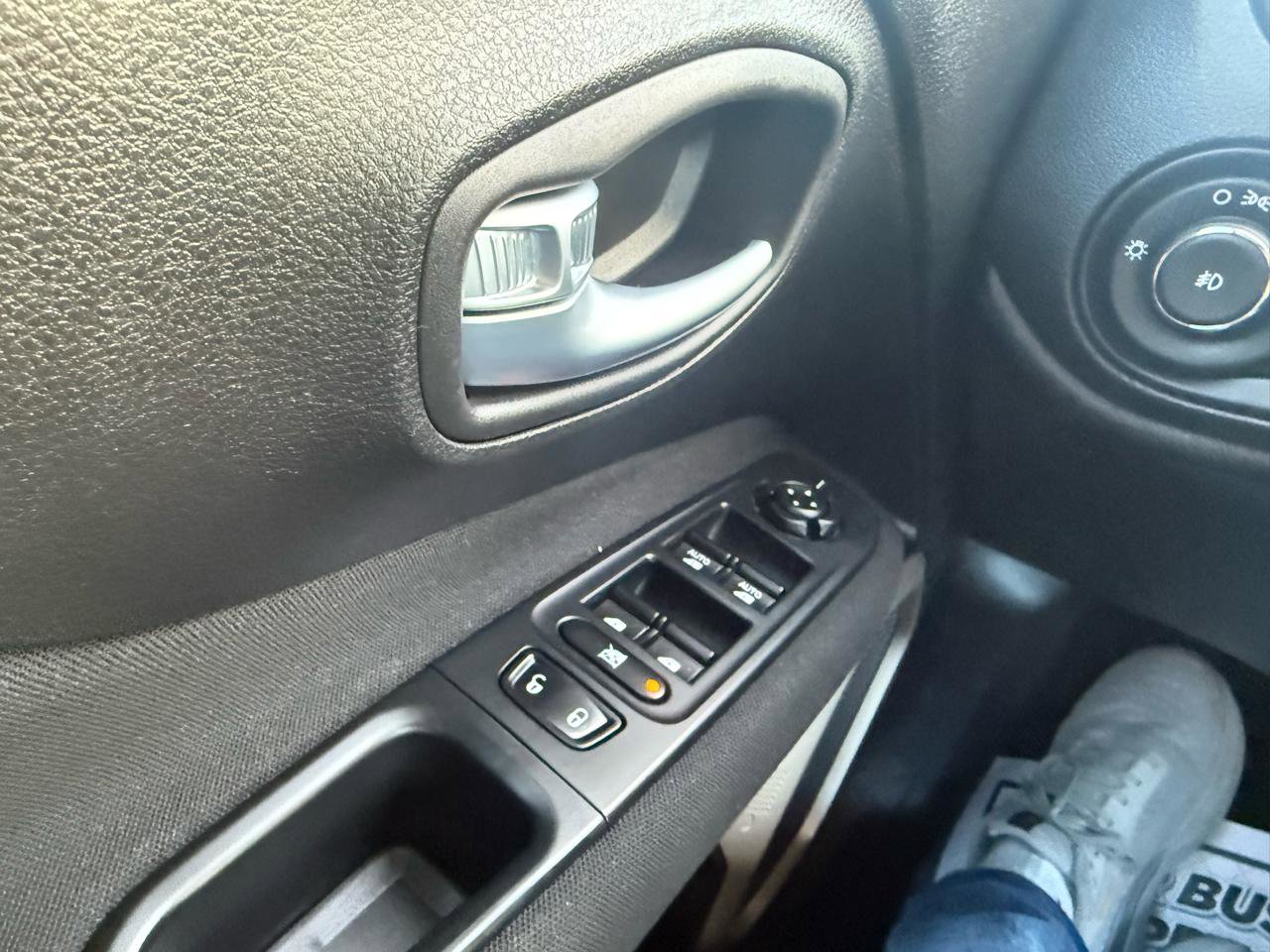 Used 2017 Jeep Renegade Latitude image 30