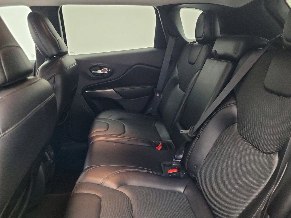 Used 2019 Jeep Cherokee Limited image 18