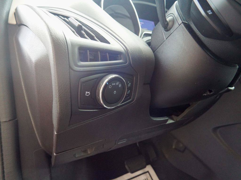Used 2013 Ford Focus SE FWD image 16