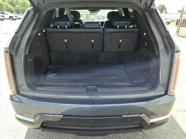 Certified 2025 Cadillac Escalade IQ Luxury 2 w/ LPO, Premium Carpet Package AWD/4WD image 10