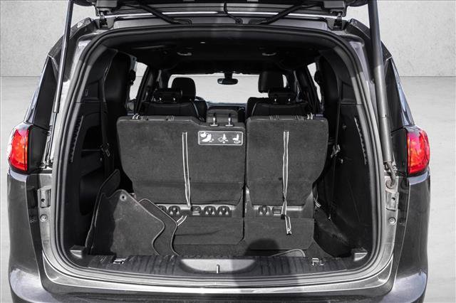 Used 2020 Chrysler Pacifica Touring-L image 22