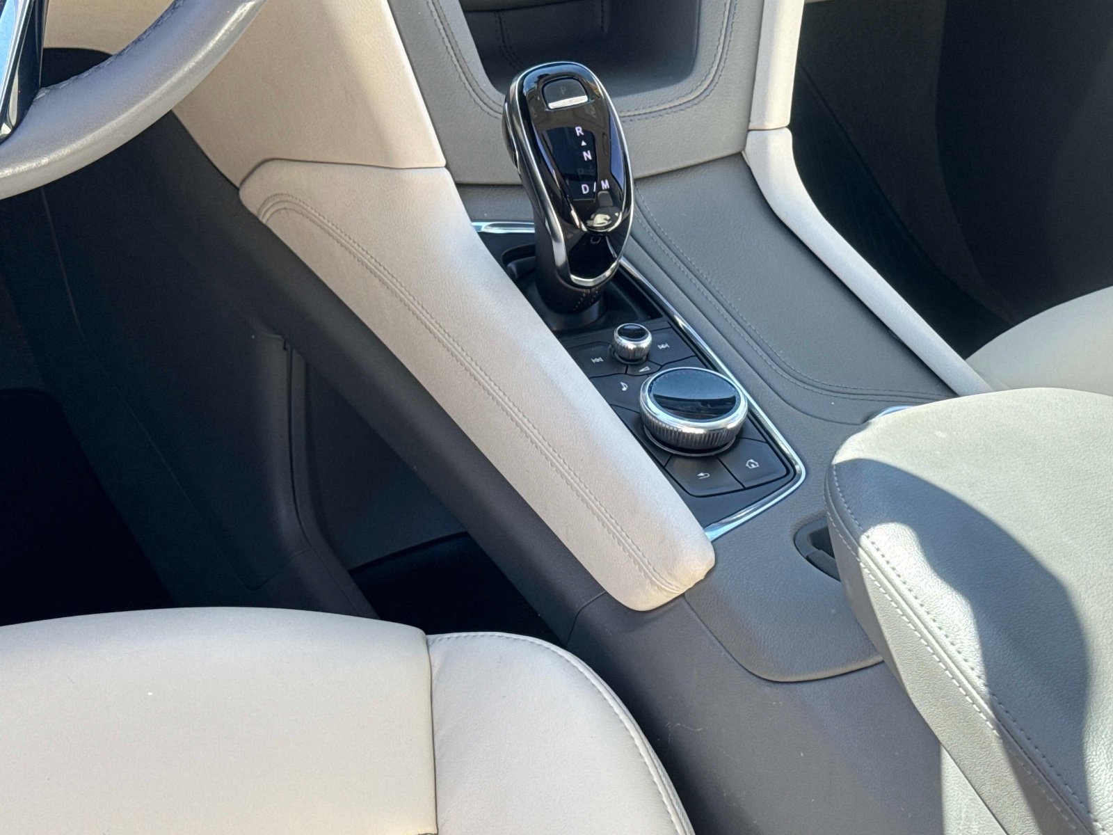 Used 2021 Cadillac XT6 Premium Luxury image 5