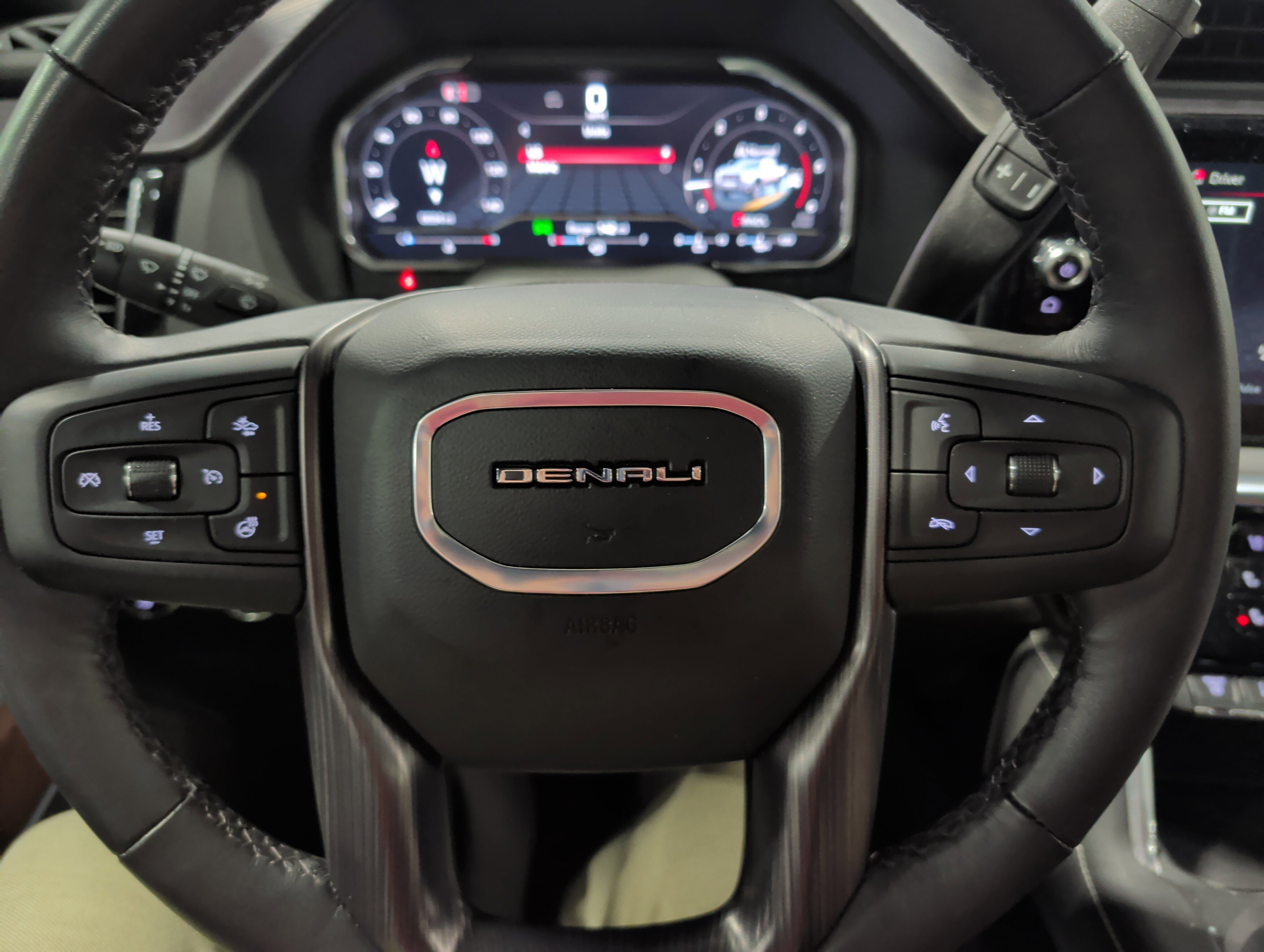 Used 2025 GMC Sierra 2500 Denali Ultimate image 9