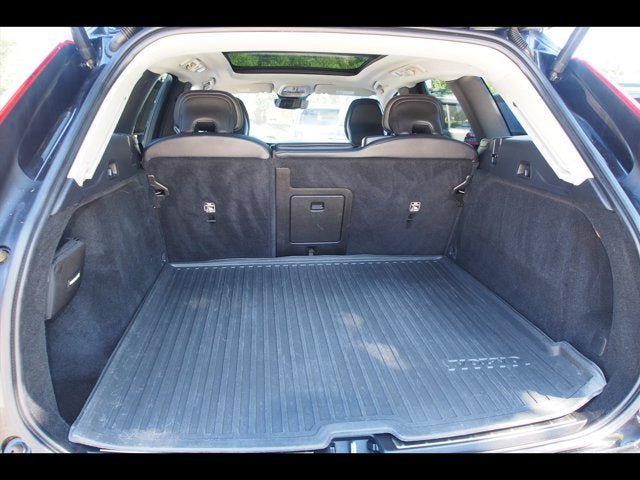 Used 2022 Volvo XC60 B5 Inscription w/ Protection Package Premier FWD image 17