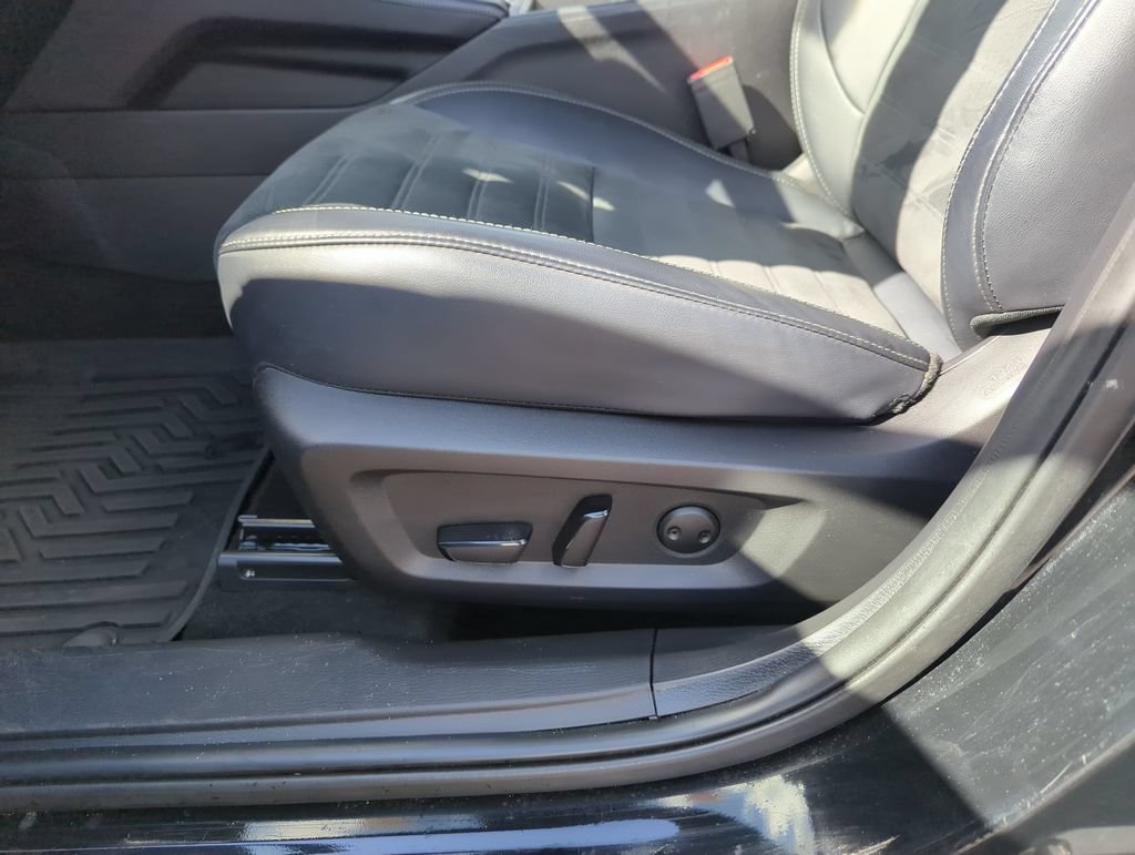 Used 2024 Mitsubishi Outlander SE Black Edition FWD image 13