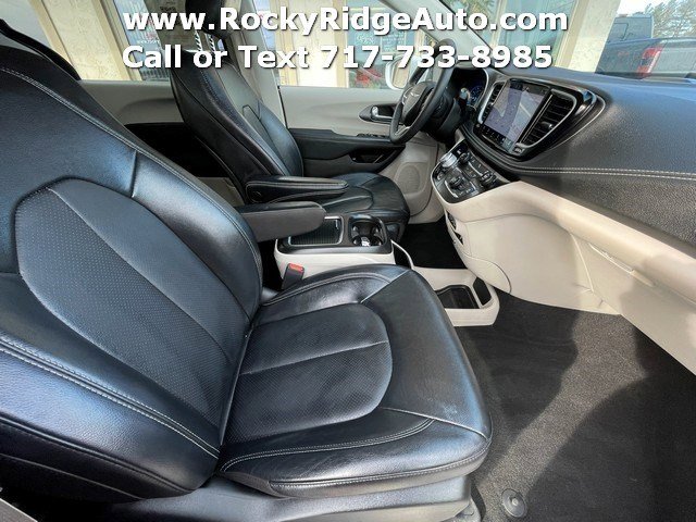 Used 2022 Chrysler Pacifica Touring-L image 14