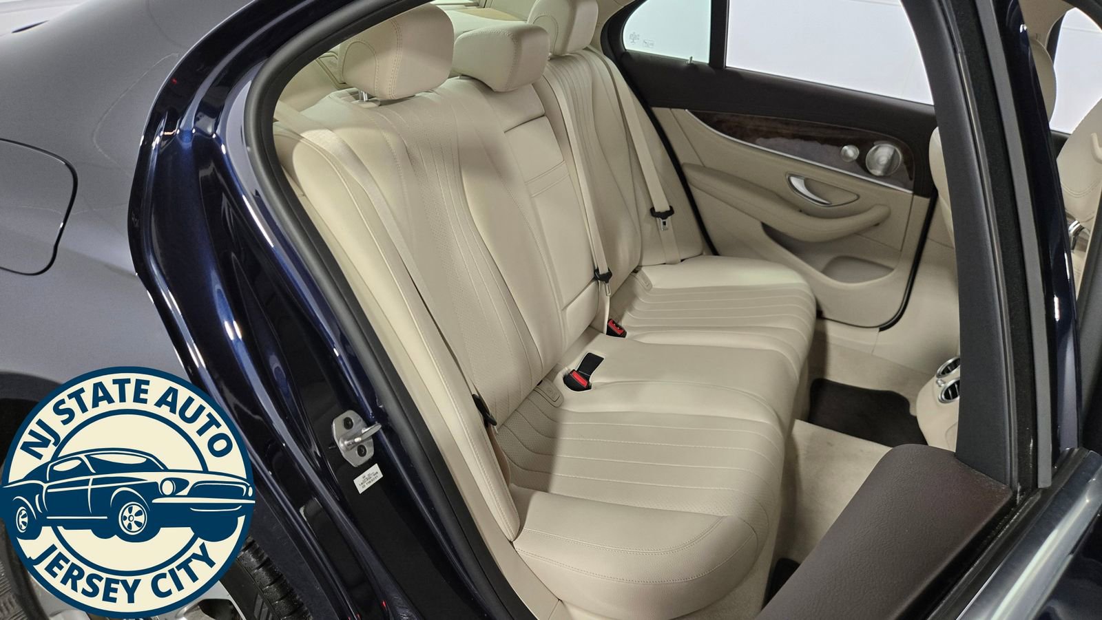 Used 2019 Mercedes-Benz E 450 4MATIC Sedan w/ Premium Package image 32