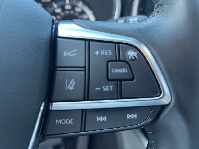 Used 2021 Toyota Highlander XLE AWD/4WD image 31