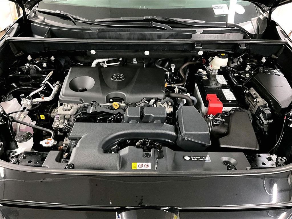 Certified 2023 Toyota RAV4 LE AWD/4WD image 28