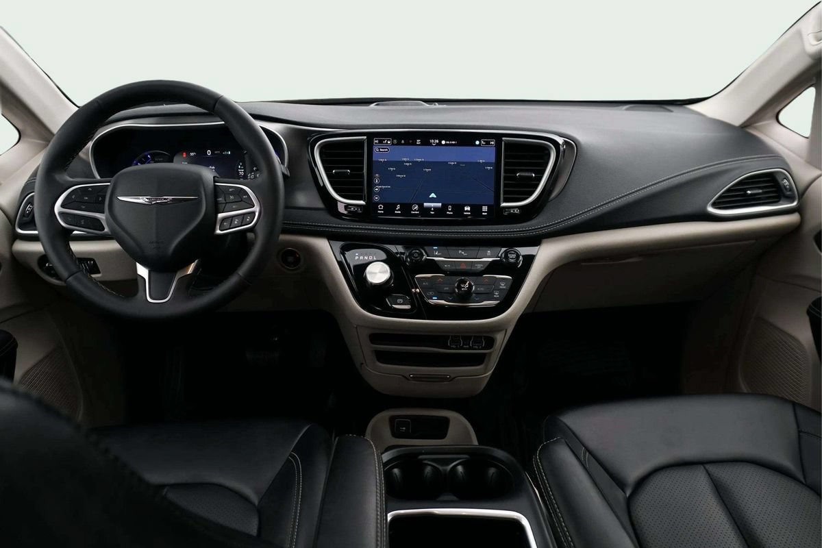 Used 2024 Chrysler Pacifica Limited FWD image 22