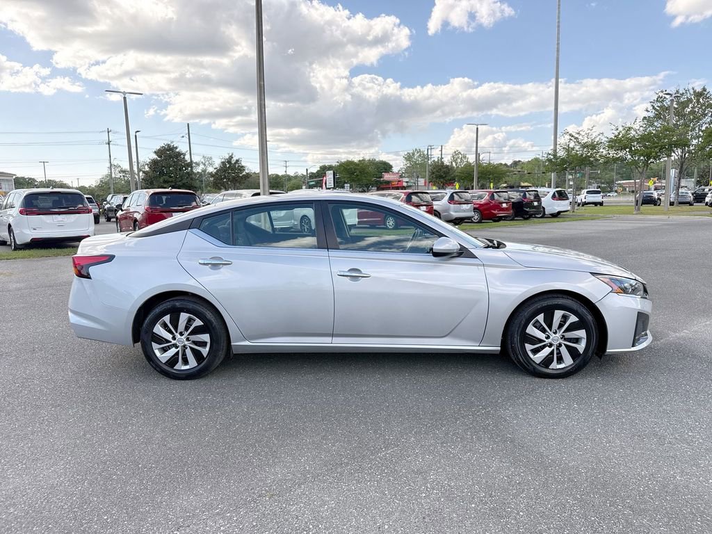 Used 2023 Nissan Altima 2.5 S image 2
