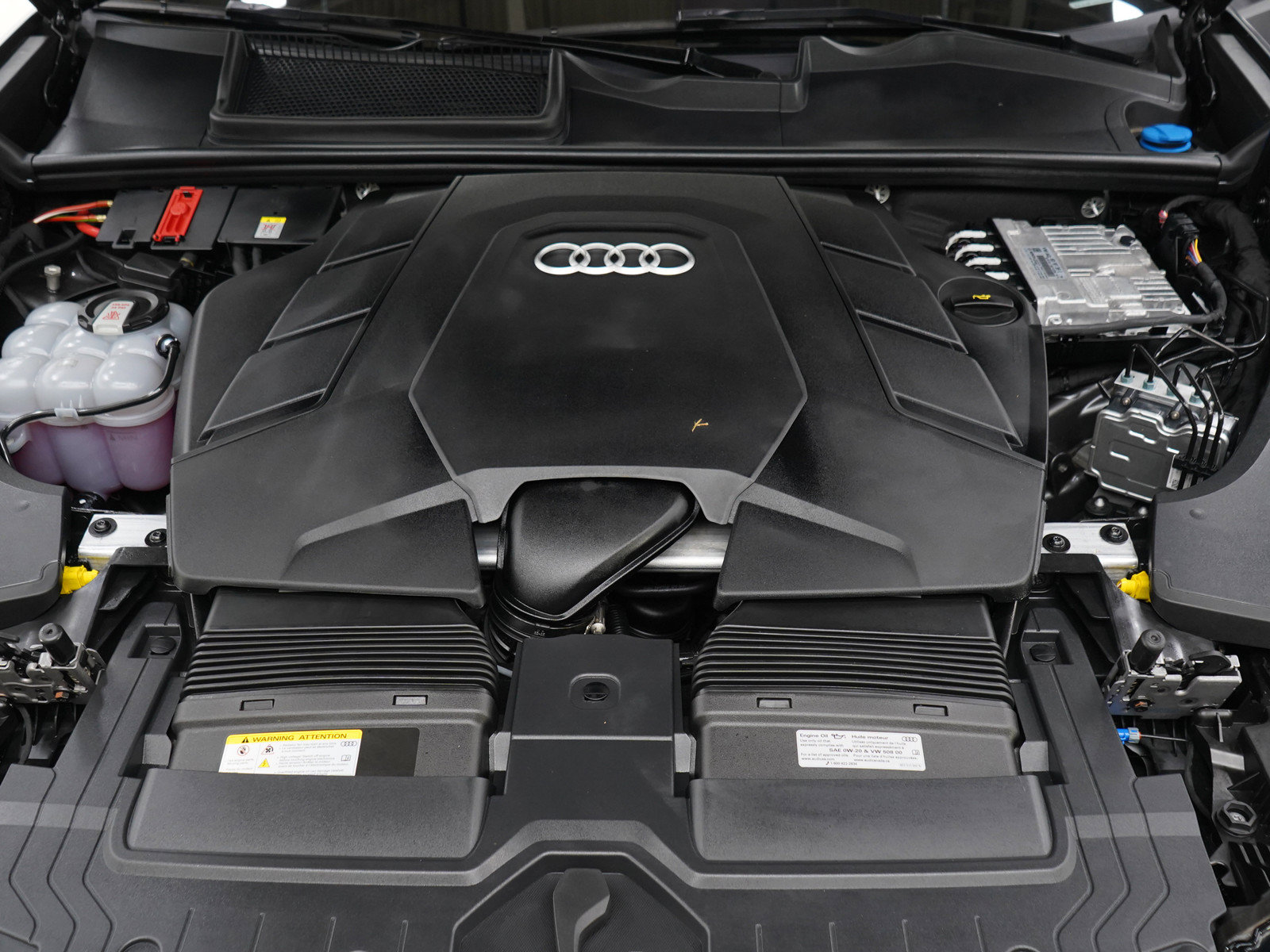 Used 2025 Audi Q8 Premium w/ Convenience Package AWD/4WD image 37