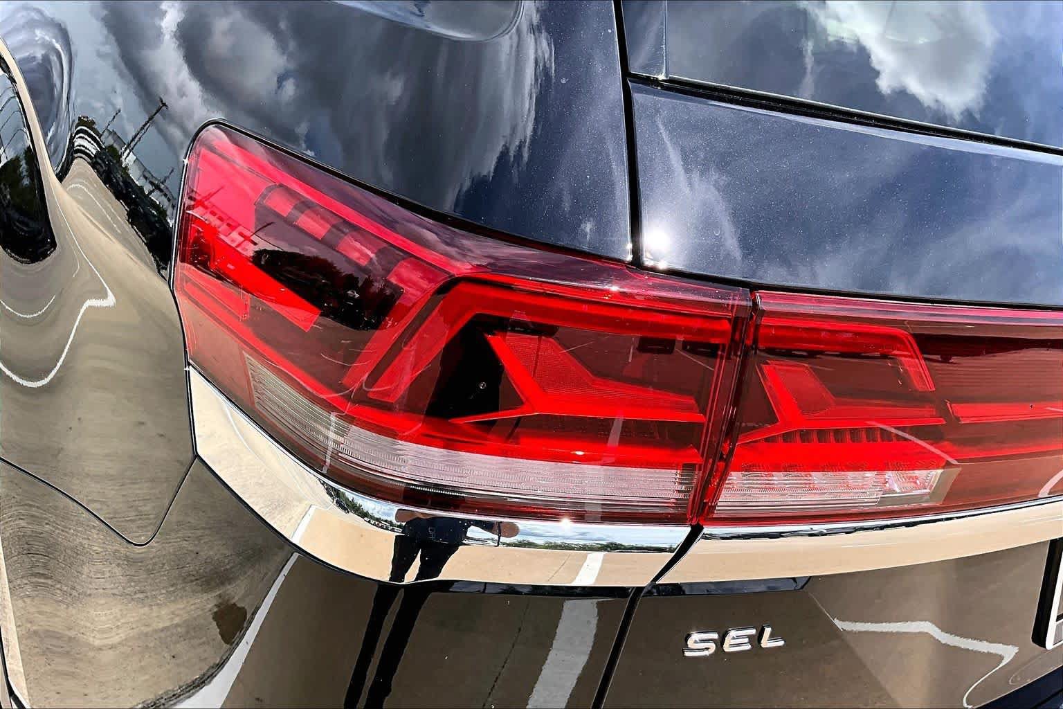 Used 2025 Volkswagen Atlas SEL AWD/4WD image 28