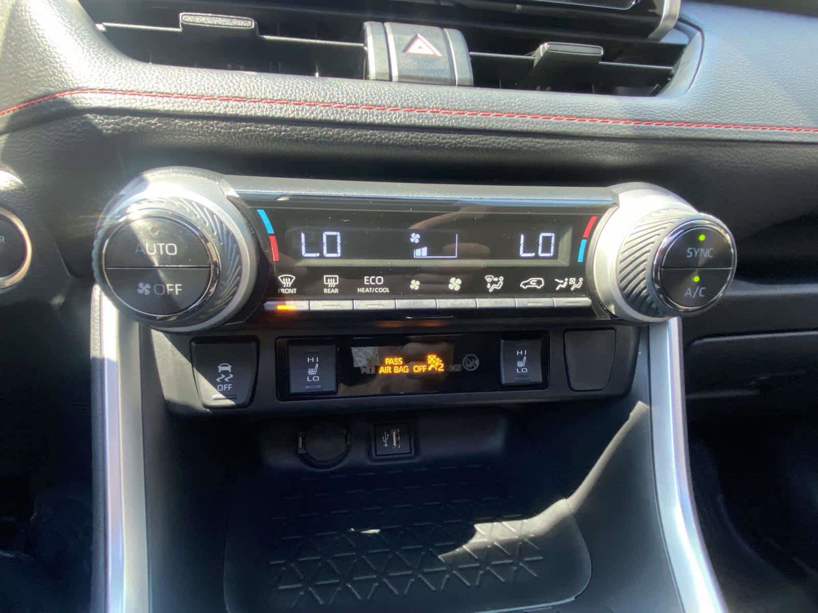 Used 2024 Toyota RAV4 SE w/ Weather & Moonroof Package AWD/4WD image 19