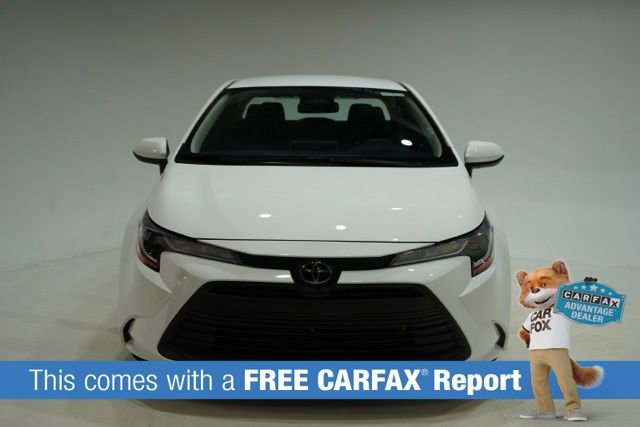 Used 2025 Toyota Corolla LE image 2