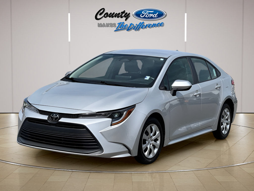 Used 2024 Toyota Corolla LE FWD image 2