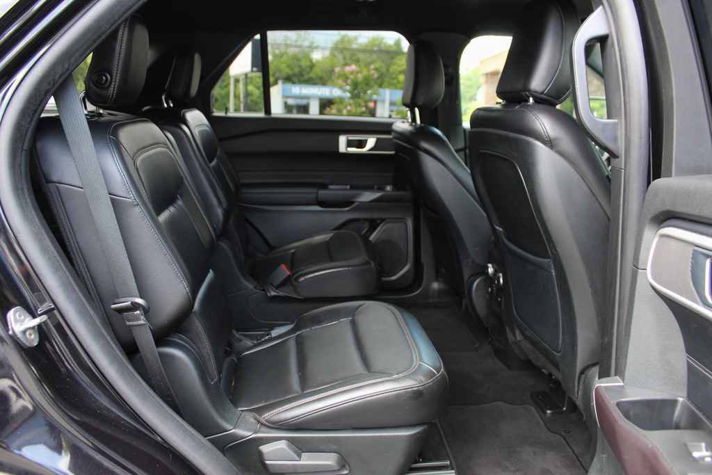 Used 2020 Ford Explorer XLT w/ Equipment Group 202A AWD/4WD image 30