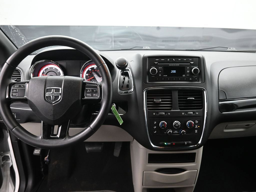 Used 2016 Dodge Grand Caravan SE image 11