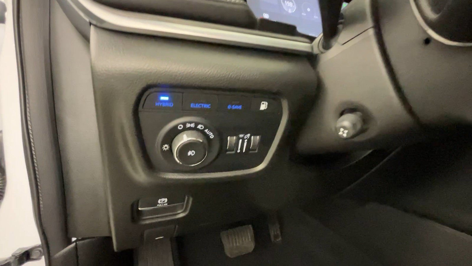 Used 2023 Jeep Grand Cherokee Overland w/ Luxury Tech Group IV AWD/4WD image 22