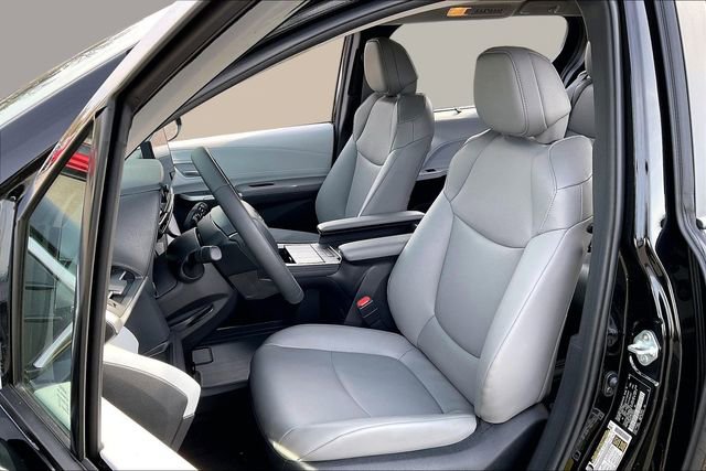 Used 2025 Toyota Sienna XLE image 15