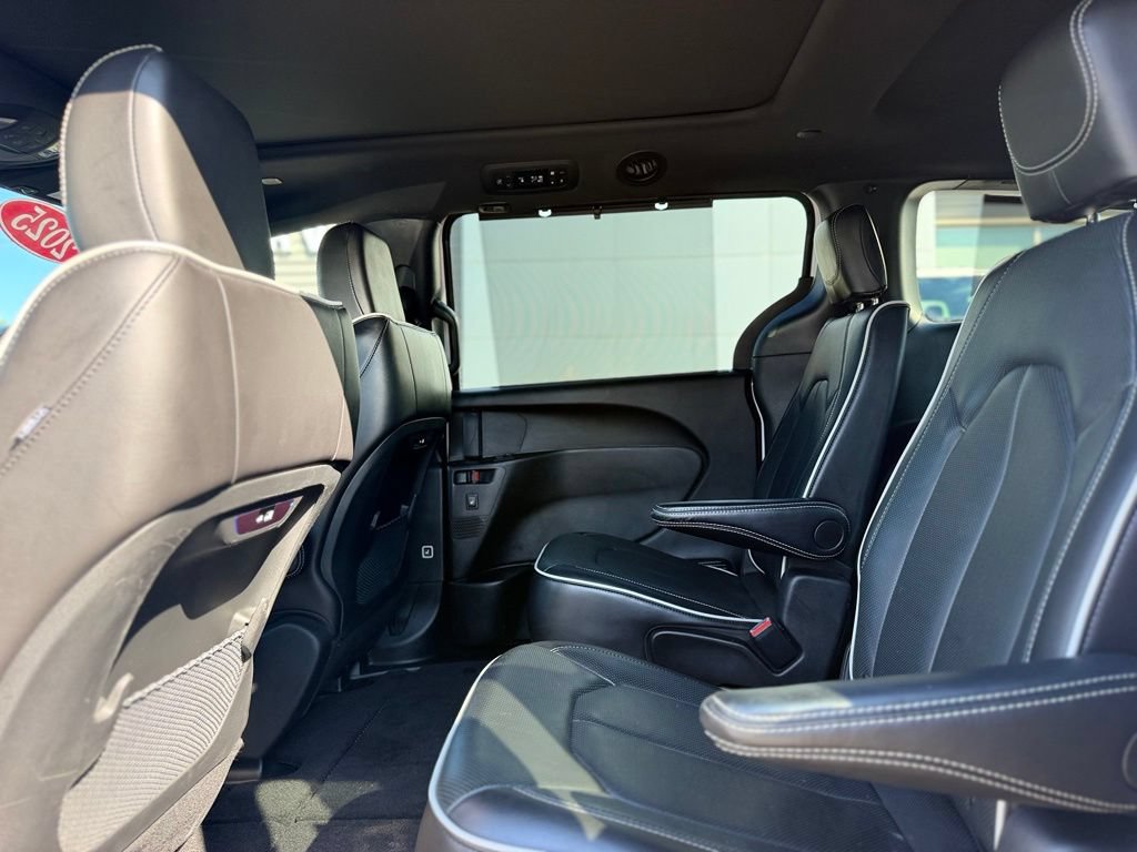 Used 2025 Chrysler Pacifica Limited FWD image 23