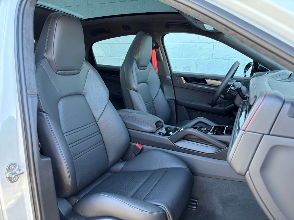 New 2026 Porsche Cayenne GTS image 17