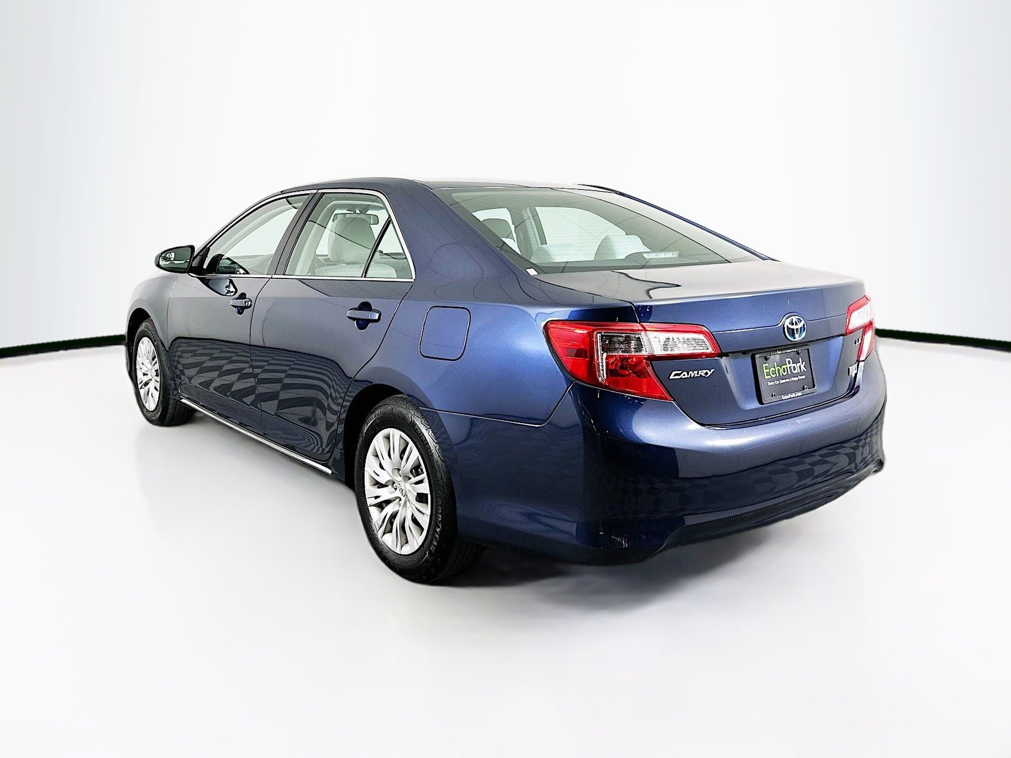 Used 2014 Toyota Camry LE image 5