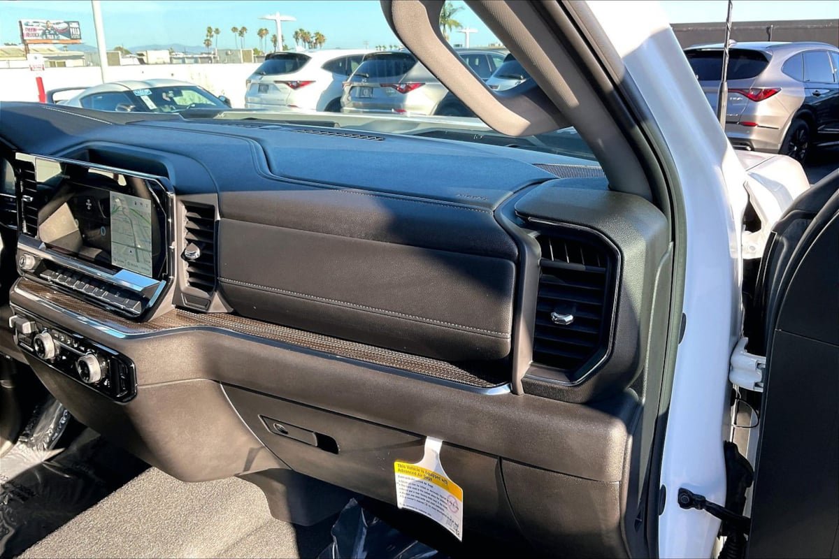 Used 2025 Chevrolet Silverado 3500 LT w/ Safety Package AWD/4WD image 14