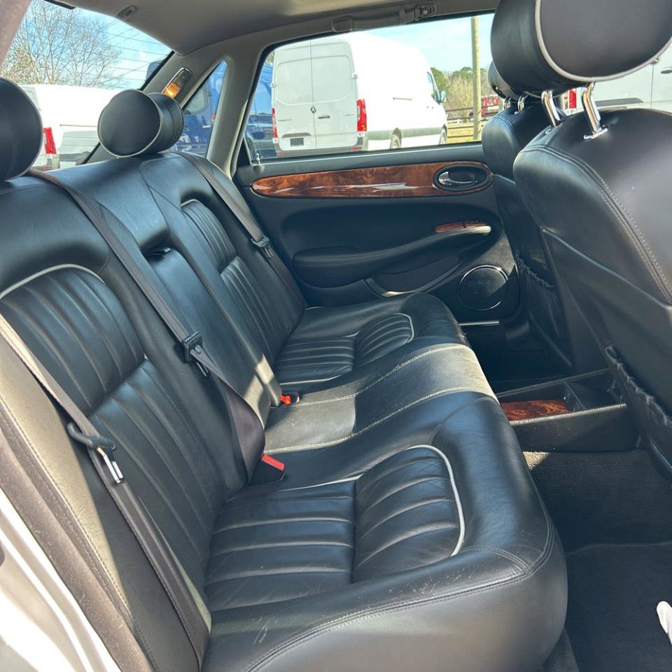 Used 2002 Jaguar XJ8 image 11