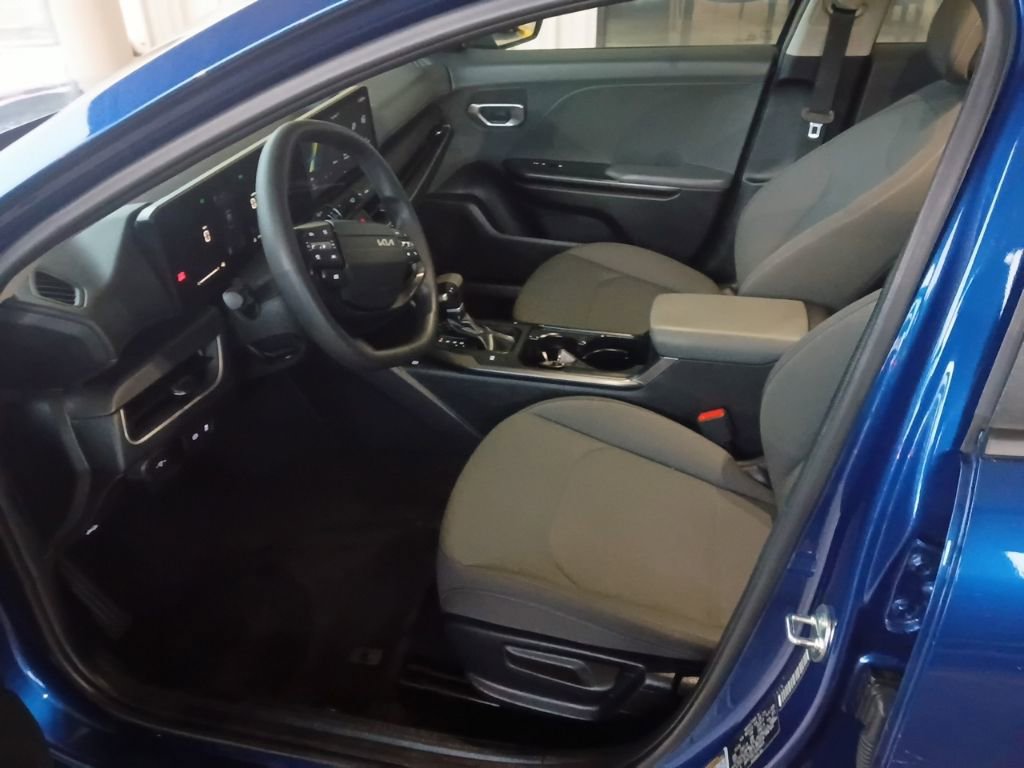 Used 2025 Kia K4 LXS FWD image 4