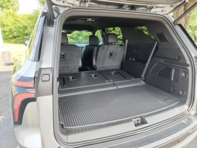 New 2026 Chevrolet Traverse LT w/ Driver Confidence Package FWD image 19