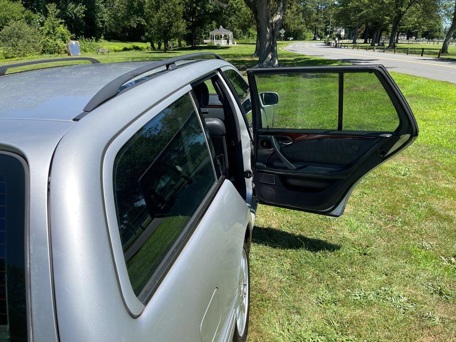 Used 2002 Mercedes-Benz E 320 4MATIC Wagon image 37