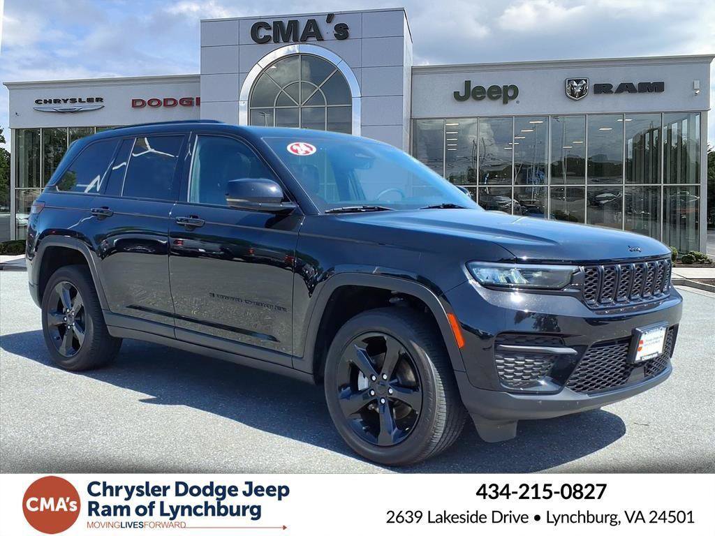 Used 2024 Jeep Grand Cherokee Altitude AWD/4WD image 1