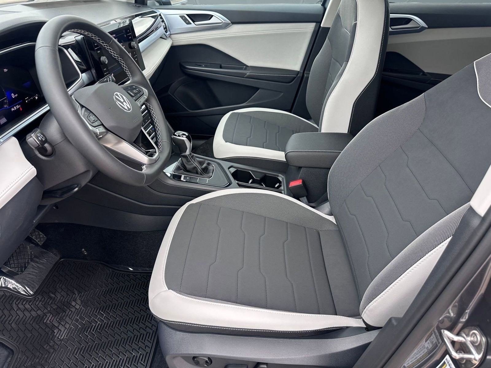 New 2026 Volkswagen Taos SE image 5