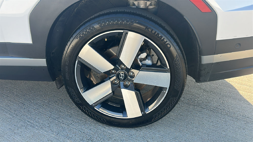 Certified 2025 Hyundai Santa Fe Limited FWD image 17