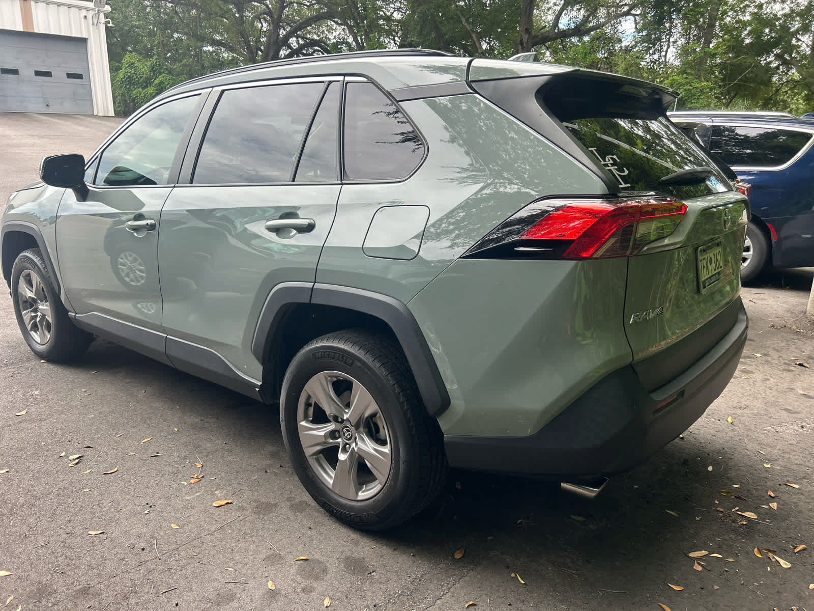 Used 2022 Toyota RAV4 XLE w/ Convenience Package FWD image 6