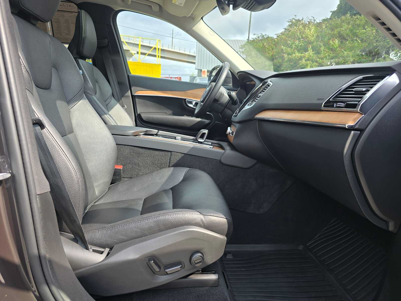 Certified 2023 Volvo XC90 T8 Plus w/ Protection Package Premier AWD/4WD image 11